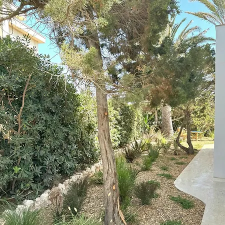 Exclusiva Frente Al Mar Con Jardin Y Piscina فيلة