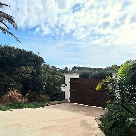 Exclusiva Frente Al Mar Con Jardin Y Piscina Cala Blanca (Menorca)