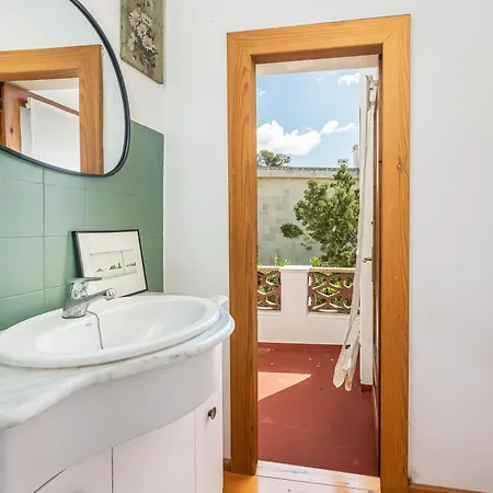 Exclusiva Frente Al Mar Con Jardin Y Piscina * Cala Blanca (Menorca)