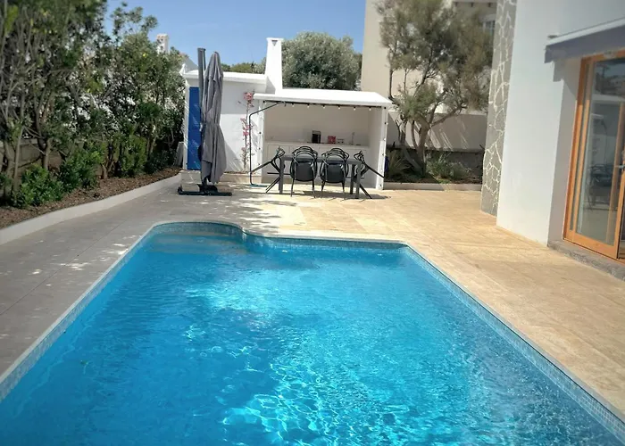 Exclusiva Frente Al Mar Con Jardin Y Piscina * Κάλα Μπλάνκα