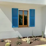 Villa Exclusiva Frente Al Mar Con Jardin Y Piscina
