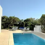 Villa Exclusiva Frente Al Mar Con Jardin Y Piscina Cala Blanca (Menorca)