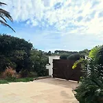 Exclusiva Frente Al Mar Con Jardin Y Piscina Cala Blanca (Menorca)
