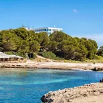 Villa Exclusiva Frente Al Mar Con Jardin Y Piscina