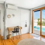 Villa Exclusiva Frente Al Mar Con Jardin Y Piscina