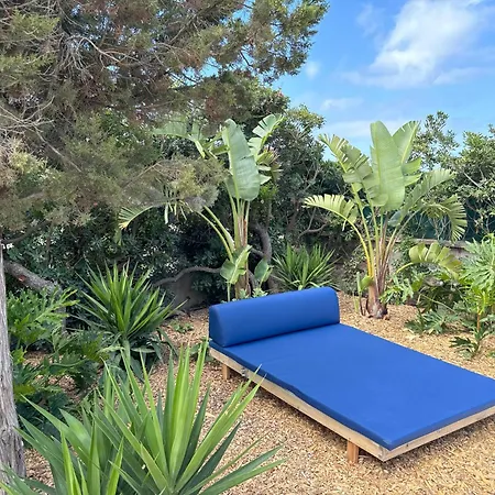 Villa Exclusiva Frente Al Mar Con Jardin Y Piscina