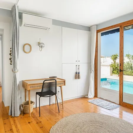 Villa Exclusiva Frente Al Mar Con Jardin Y Piscina