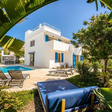 Exclusiva Frente Al Mar Con Jardin Y Piscina Villa Cala Blanca (Menorca)