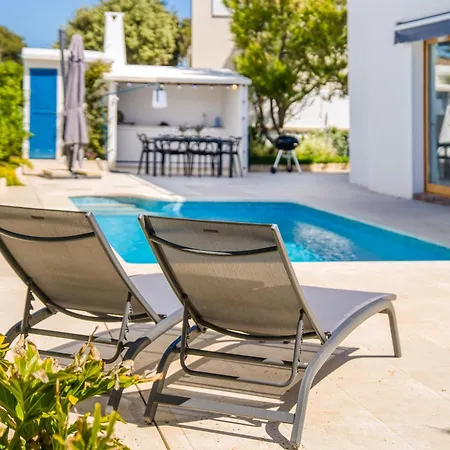 Exclusiva Frente Al Mar Con Jardin Y Piscina Вилла