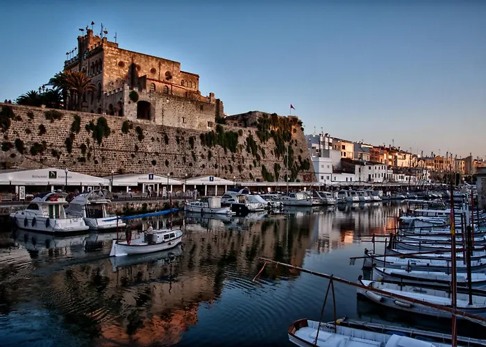 Villa Exclusiva Frente Al Mar Con Jardin Y Piscina Cala Blanca (Menorca)