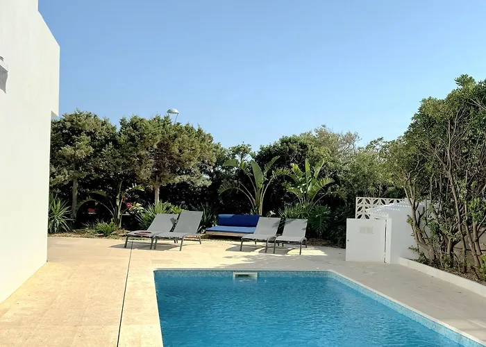 Villa Exclusiva Frente Al Mar Con Jardin Y Piscina Cala Blanca (Menorca)