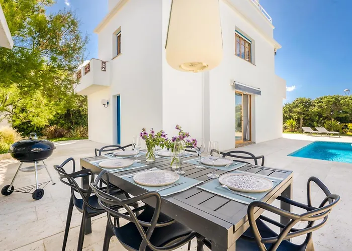 Exclusiva Frente Al Mar Con Jardin Y Piscina Villa