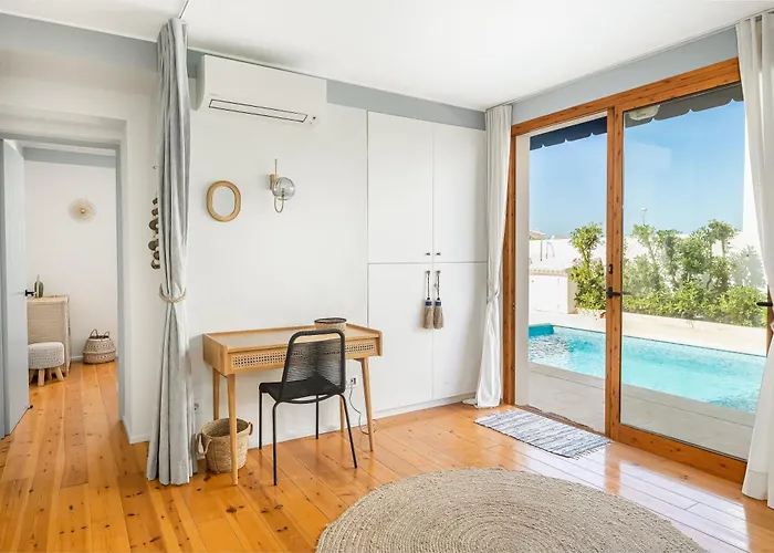 Villa Exclusiva Frente Al Mar Con Jardin Y Piscina