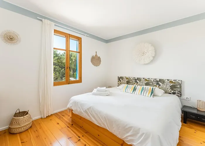 Villa Exclusiva Frente Al Mar Con Jardin Y Piscina *