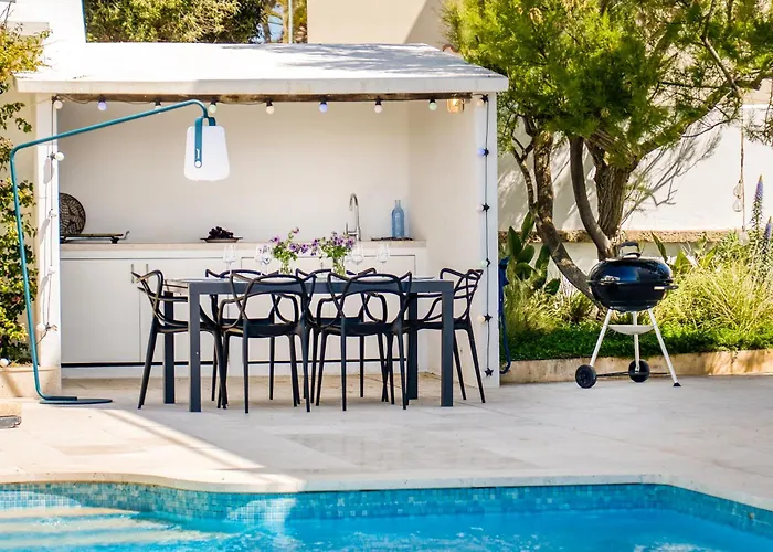 Exclusiva Frente Al Mar Con Jardin Y Piscina